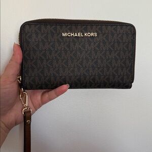 Micheal Kors Logo Monogram Wristlet Wallet